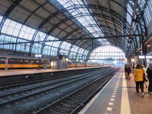 트레인 셰드 내부