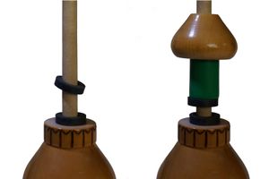 안정성을 제공하는 기계적 가이드(나무 막대)를 사용한 자기 의사 부상의 예시