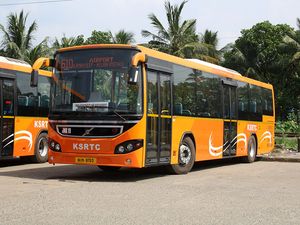 KSRTC 볼보 버스. 이러한 버스는 전국적으로 흔하다.