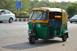 인도의 델리에서 운행되는 LPG 오토 리크샤