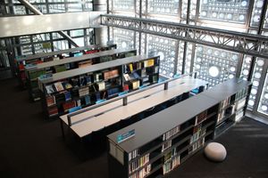 내부에서 바라본 금속 브리즈 솔레이의 인상