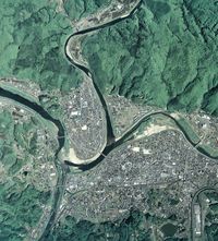 미요시시 중심부 주변의 항공 사진.2015년 5월 2일 촬영