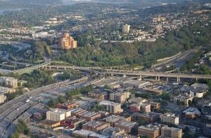 I-5와 I-90의 시애틀 교차로, 컬럼비아 센터에서 바라본 모습