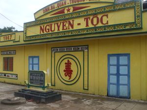 응우옌 왕조 시기 푸토성의 사당 유적