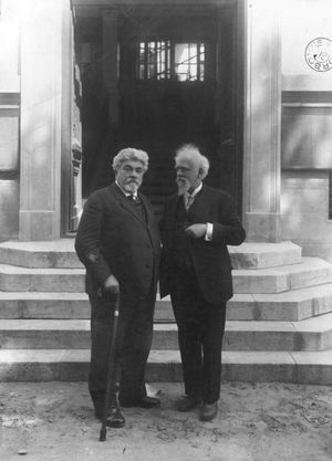 이온 칸타쿠지노 (왼쪽)와 1931년의 페랭