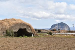 기지 격납고 (2018년)