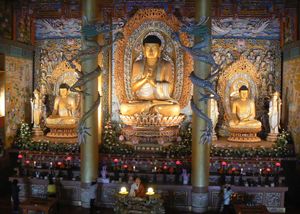 대웅전의 주요 불상 (2009년)