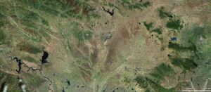 난양 분지 중앙에 위치한 난양시의 위성 사진. 도시 중심부는 사진의 북중앙부에 위치한다.