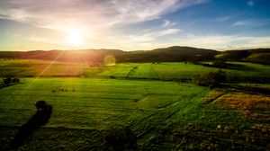 림포포 주의 산맥 중 하나 위로 해가 지는 모습