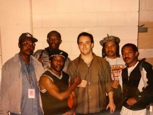 1998년 투츠 앤 더 메이탈스(Toots and the Maytals)와 함께 공연하는 데이브 매튜스