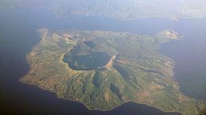 따알 화산의 항공 사진