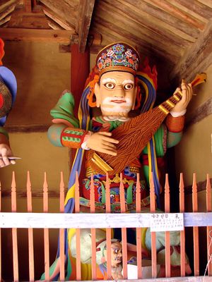 동쪽을 지키는 지국천왕