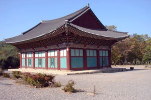 능가사 대웅전.