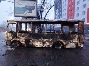 시위대에 의해 불태워진 경찰 차량 (1월 5일, 알마티)