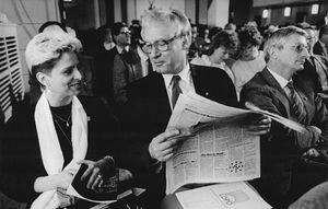 1987년 당 대회, 가수 다그마르 프레데릭과 샤리테의 지펠 교수