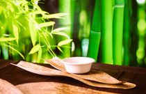 대나무를 분쇄하여 펄프 상태로 만드는 몰드 용기 요네야마 제