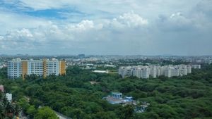 고층 호스텔: Mandakini (왼쪽), Mahanadi 및 Tamiraparani (오른쪽)