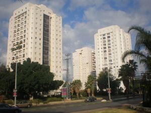 네베 아미림 지구의 고층 주택