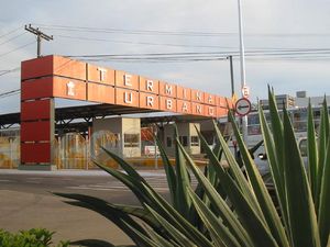 터미널 우르바노 버스 터미널은 도심에 위치해 있다.