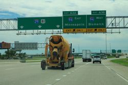 파고 시내의 I-29 남행, I-94와의 분기점