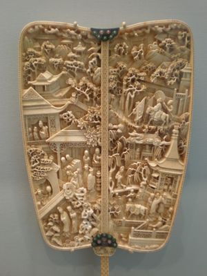 샌프란시스코 아시아 미술관에 소장된 서상기의 장면을 묘사한 상아 부채