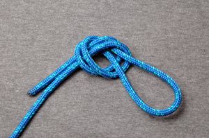 '고리 안'에서 묶인 옭매듭은 옭 루프를 만든다.