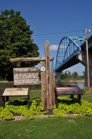 리번워스는 미주리강 서쪽 강변에 위치하고 있습니다.