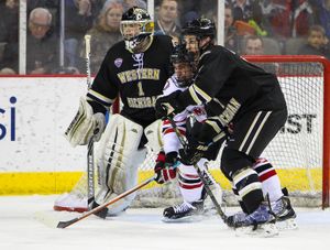 2015년 웨스턴 미시간 브롱코스 남자 아이스 하키 대 오마하의 경기