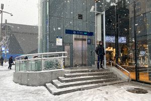 진위후퉁역 엘리베이터 입구