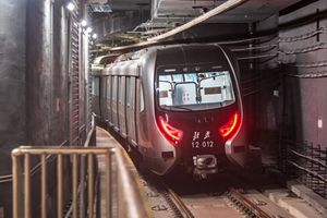 중국중차 창춘 CCD5049가 가오자위안역을 출발하는 모습