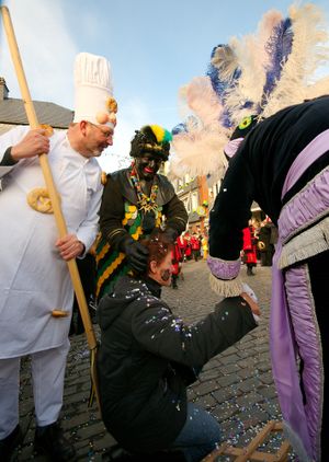 하궤트}} 및 기타 전통 의상