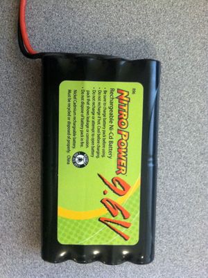 배터리 팩에 들어있는 8개의 니켈-카드뮴 전지