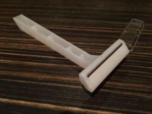 기본적인 일회용 면도기