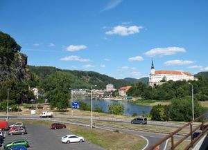 엘베 강 위의 데친 성