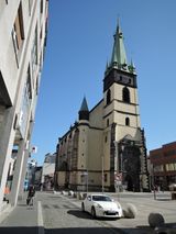 성모 마리아 승천 교회와 기울어진 탑