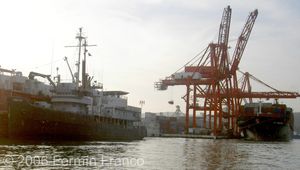 1994년에 건설된 엔세나다 항구는 북미 태평양 연안에서 가장 분주한 항구 중 하나이다.