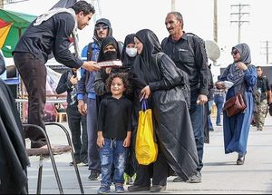 이 행사에서 현지인들은 후세인에 대한 사랑 때문에 다른 사람들에게 무료 음식과 무료 숙박 시설을 제공한다.
