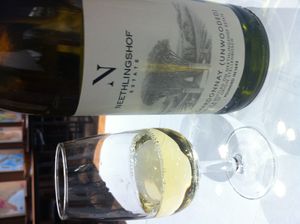 스테렌보쉬 와인 지역에서 생산된 오크 처리를 하지 않은 샤르도네