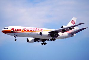 1998년 마이애미 국제공항에 있는 선 컨트리 항공의 맥도넬 더글러스 DC-10-10 항공기