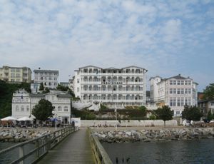 오늘날: '퓌르스텐호프'(왕궁)와 '슈트란트호텔'(해변 호텔)을 포함한 이전 상류층의 고급 역사 호텔