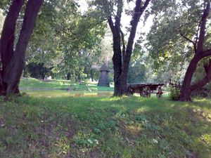 모스필름 공원의 조경 특징으로 사용된 나무 소품