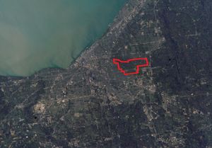 미국 항공우주국(NASA)에서 촬영한 클리블랜드 광역권 사진으로, 셰이커하이츠의 상대적인 위치를 보여준다.