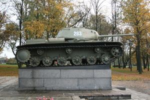 KV-85는 IS 전차가 나오기 이전까지 임시 방편으로 여겨졌다. KV-85는 모든 IS 전차의 기본적인 요소들을 가지고 있다.