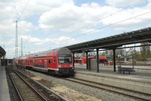 오라니엔부르크역에 정차한 RE 5, RB 12 열차, 2013년