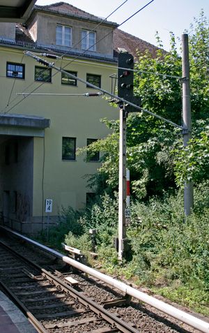 제3궤조와 가공전차선으로 동시에 전철화된 승강장, 2015년