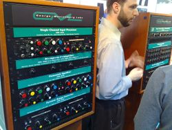 랙 하단에서 두 번째 단에 있는 GML#8200 파라메트릭 EQ