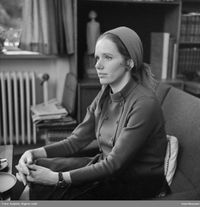 리브 울만의 연기는 폴린 케일의 호평을 받았으며, 굴드바게 상 여우주연상을 수상했다.