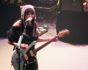 2022년 비토피아 투어에서 무어 극장에서 공연하는 비바두비