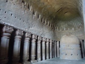 대 차이티야 홀과 다고바.