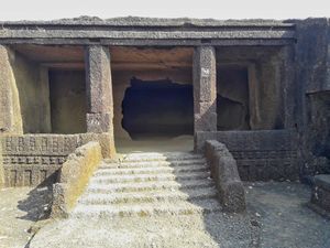 제78굴. 이 굴에는 고타미푸트라 사타카르니 시대의 비문이 있다.